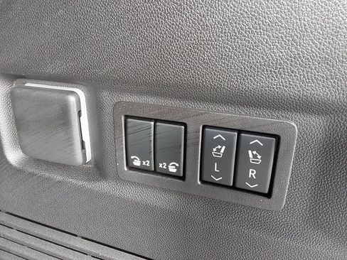 Used 2024 GMC Yukon AT4 w/ Technology Package AWD/4WD image 12