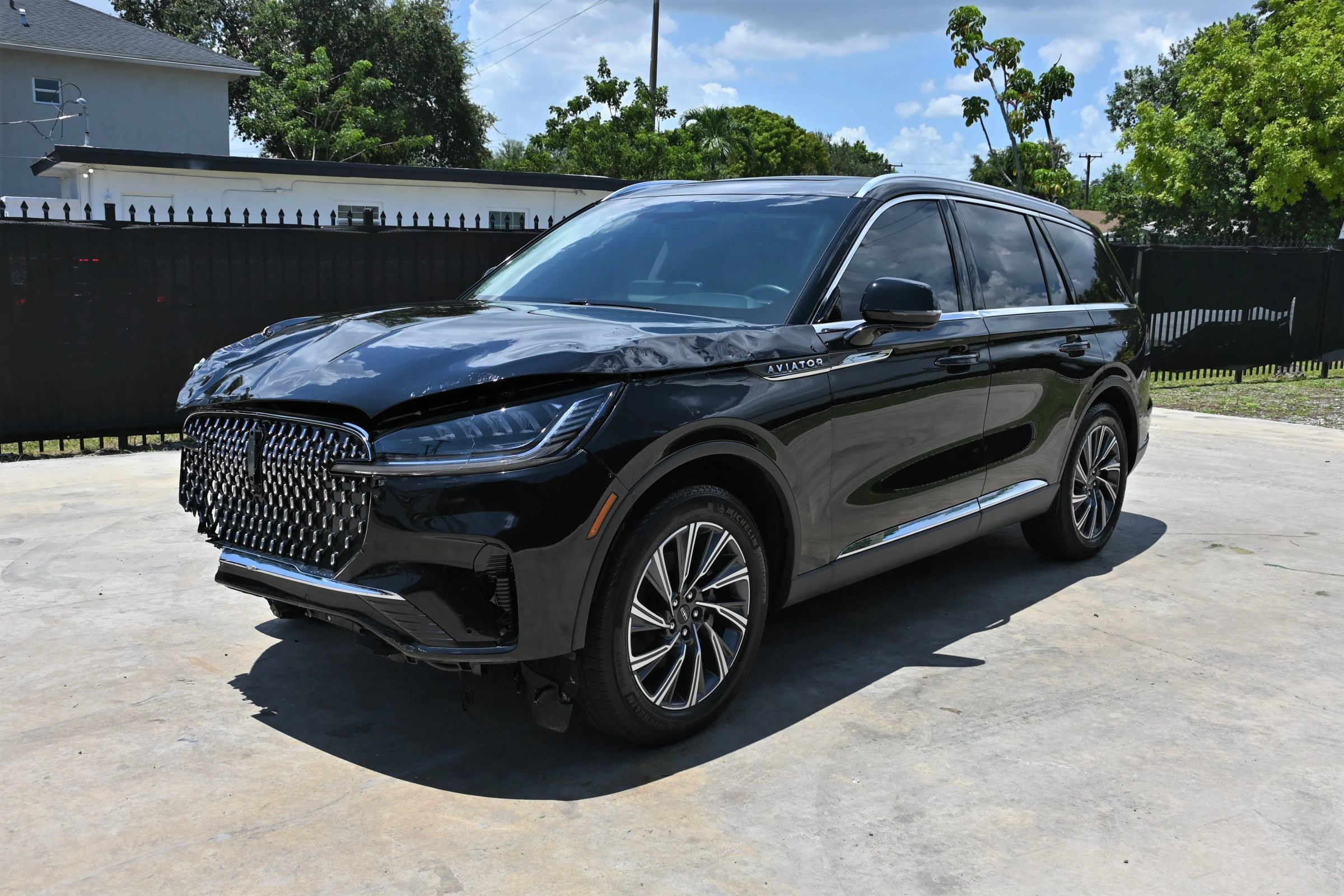 Used 2025 Lincoln Aviator 2WD image 1
