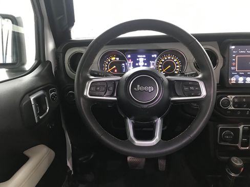 Used 2023 Jeep Wrangler Unlimited Sahara AWD/4WD image 19