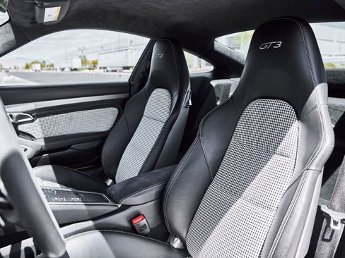 Used 2018 Porsche 911 GT3 RWD image 41