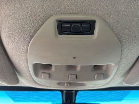 Used 2003 Cadillac Seville STS w/ Preferred Equipment Group FWD image 12