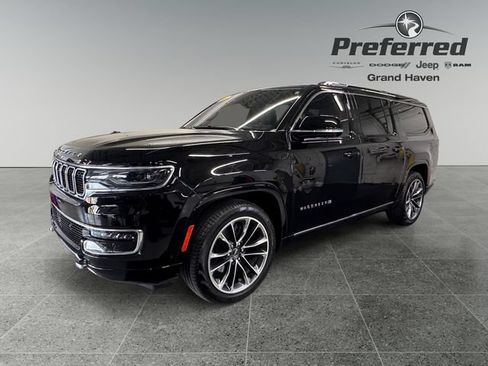 Used 2024 Jeep Wagoneer L Series III w/ Premium Group I AWD/4WD image 12