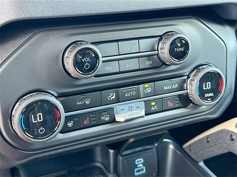 New 2025 Ford Bronco Badlands image 11