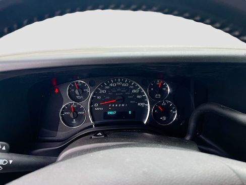 Used 2023 GMC Savana 3500 w/ Driver Convenience Package image 12