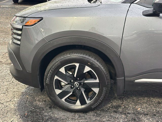 Certified 2025 Nissan Kicks SV AWD/4WD image 8