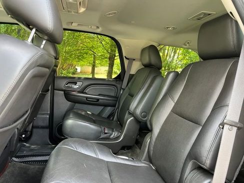 Used 2013 Cadillac Escalade Premium AWD/4WD image 17