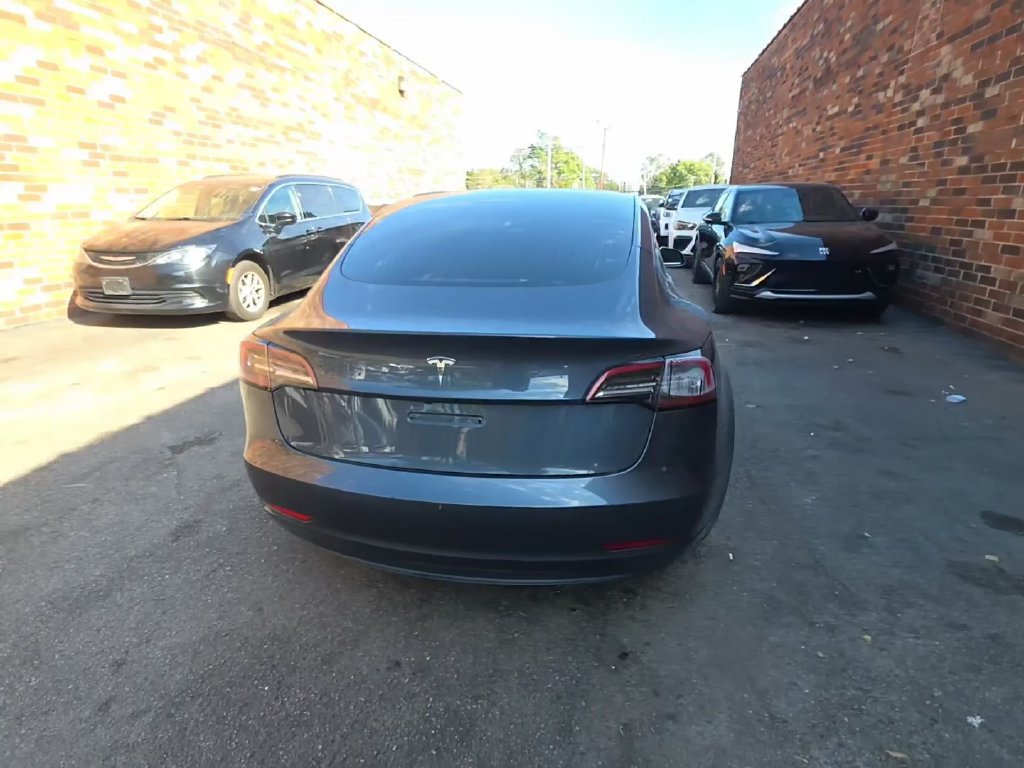 Used 2020 Tesla Model 3 Standard Range RWD image 5