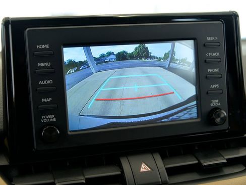 Used 2019 Toyota RAV4 LE FWD image 20