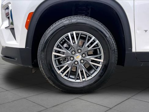 Used 2025 Chevrolet Traverse LT FWD image 10