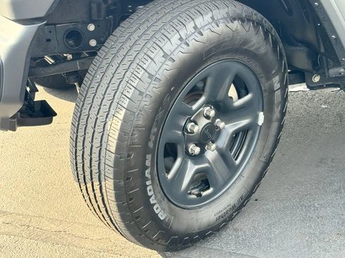 Used 2025 Jeep Wrangler Unlimited Sport AWD/4WD image 9