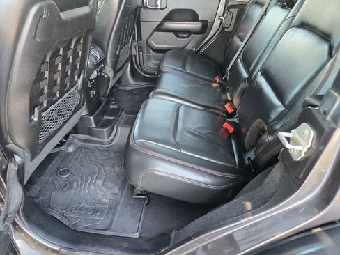 Used 2018 Jeep Wrangler Unlimited Rubicon w/ Steel Bumper Group AWD/4WD image 12