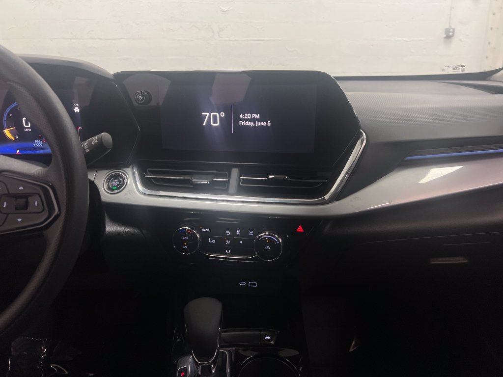 Used 2024 Chevrolet Trax LT FWD image 18