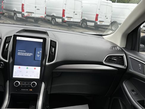 Used 2024 Ford Edge SEL image 18