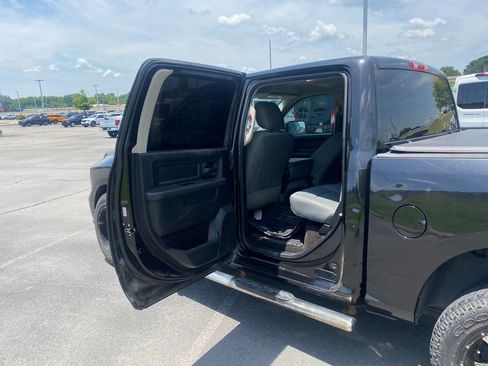 Used 2017 RAM 1500 Express RWD image 27