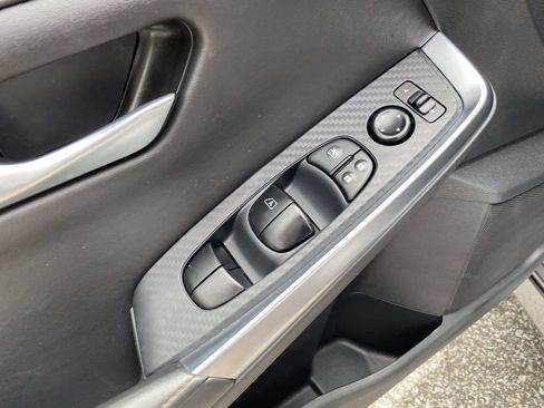 Used 2025 Nissan Sentra SR FWD image 19