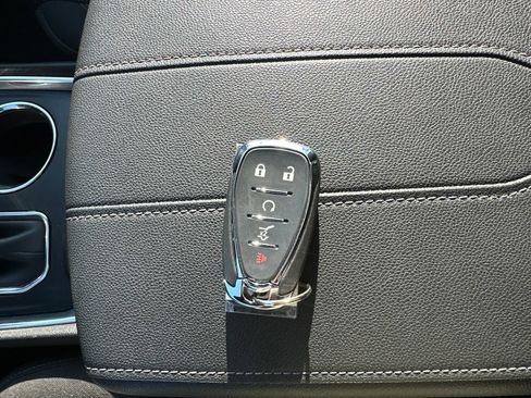 Used 2023 Chevrolet Traverse LT AWD/4WD image 7