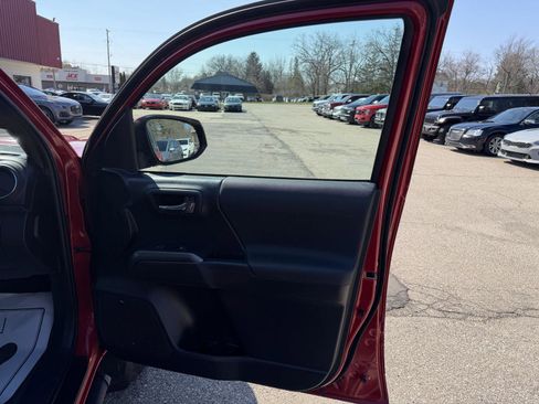 Used 2022 Toyota Tacoma TRD Off-Road w/ TRD Premium Off Road Package image 23