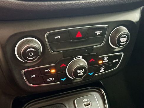 Used 2020 Jeep Compass Limited image 16