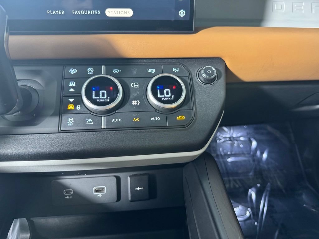 Used 2024 Land Rover Defender 130 X-Dynamic SE AWD/4WD image 24
