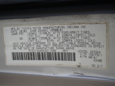 Used 2004 Toyota Sequoia SR5 RWD image 28