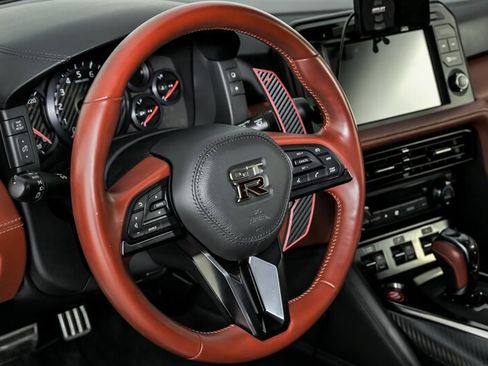 Used 2019 Nissan GT-R Premium w/ Premium Interior Package AWD/4WD image 25