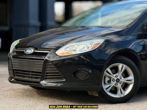 Used 2014 Ford Focus SE FWD image 2