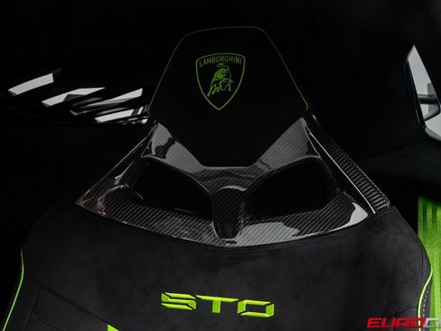Used 2022 Lamborghini Huracan STO RWD image 43