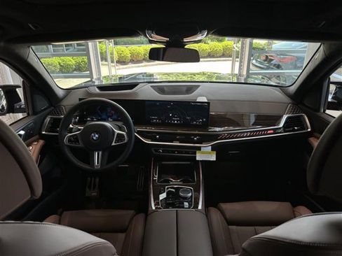 New 2025 BMW X7 M60i image 17