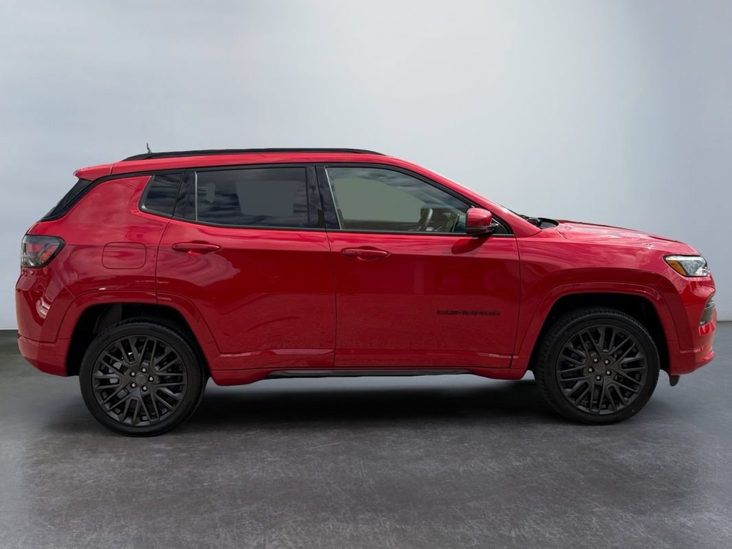 Used 2022 Jeep Compass Limited w/ (RED) Package AWD/4WD image 4