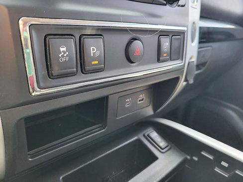 Used 2021 Nissan Titan SV w/ SV Convenience Package RWD image 27
