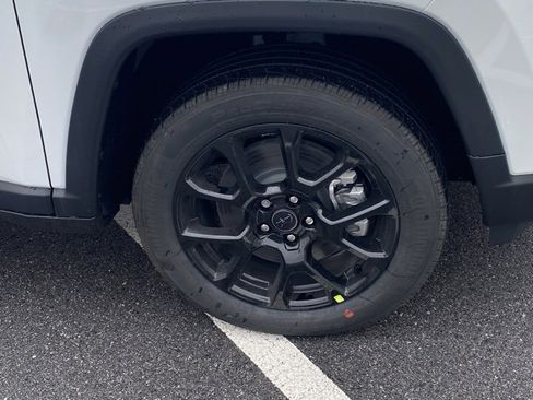 New 2026 Jeep Compass Latitude image 11