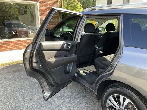 Used 2017 Nissan Pathfinder SV w/ Trailer Tow Package AWD/4WD image 13