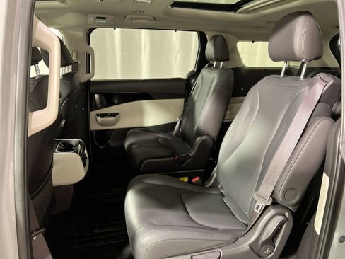 Used 2024 Kia Carnival SX Prestige image 23