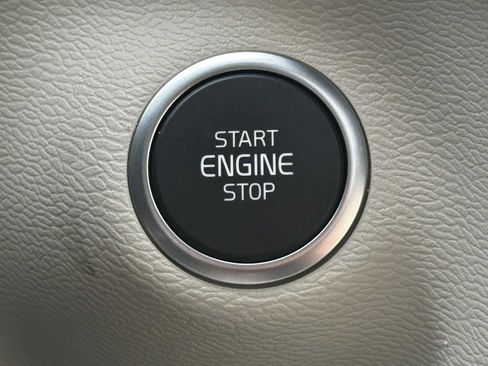 Used 2025 Volvo XC40 B5 Plus w/ Protection Package Premier image 33