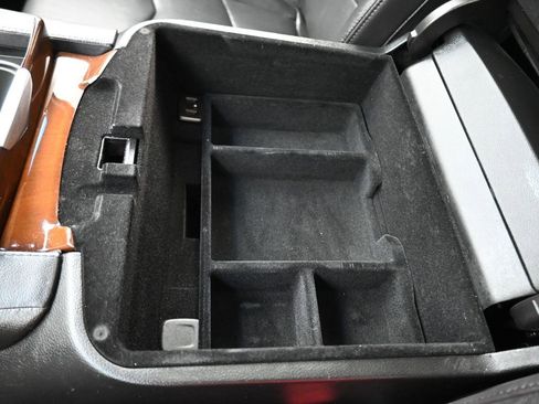 Used 2019 Cadillac Escalade Luxury image 26