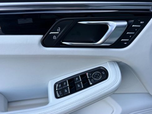 Certified 2023 Porsche Macan S AWD/4WD image 12