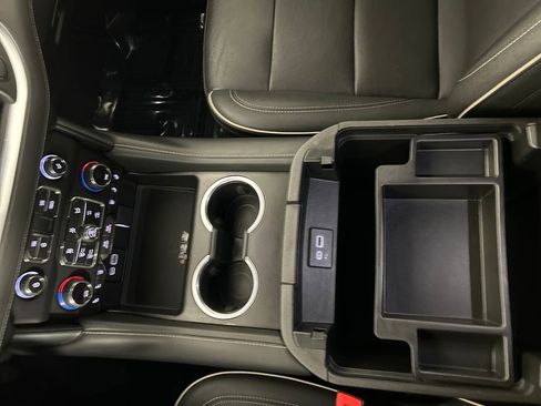 Used 2022 Chevrolet Suburban Premier image 16