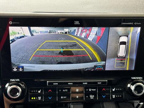 Used 2021 Toyota Highlander Limited image 19