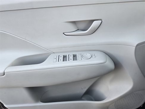 Certified 2024 Hyundai Kona SE image 31