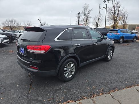 Used 2017 Kia Sorento LX image 5