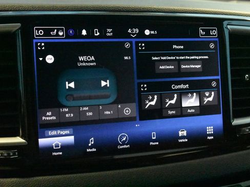 Used 2023 Chrysler Pacifica Touring-L FWD image 11