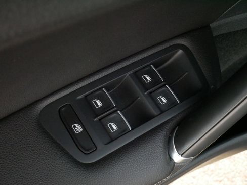 Used 2015 Volkswagen Golf TDI SEL FWD image 19