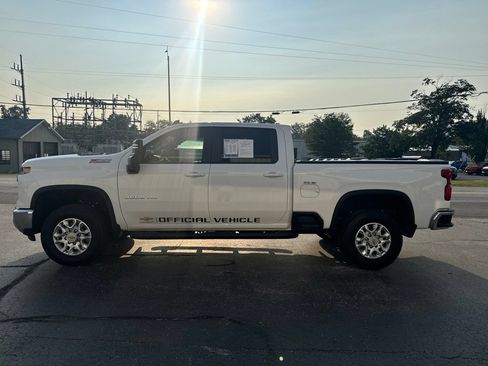 Used 2025 Chevrolet Silverado 2500 LT AWD/4WD image 4