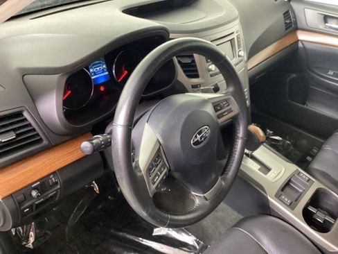 Used 2013 Subaru Outback 2.5i Limited w/ Moonroof Pkg image 9