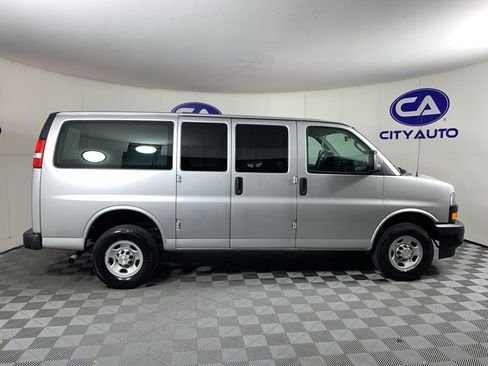 Used 2024 Chevrolet Express 2500 w/ Driver Convenience Package RWD image 2