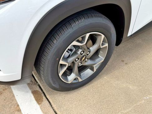 New 2026 Chevrolet Trax LT w/ LT Convenience Package FWD image 10