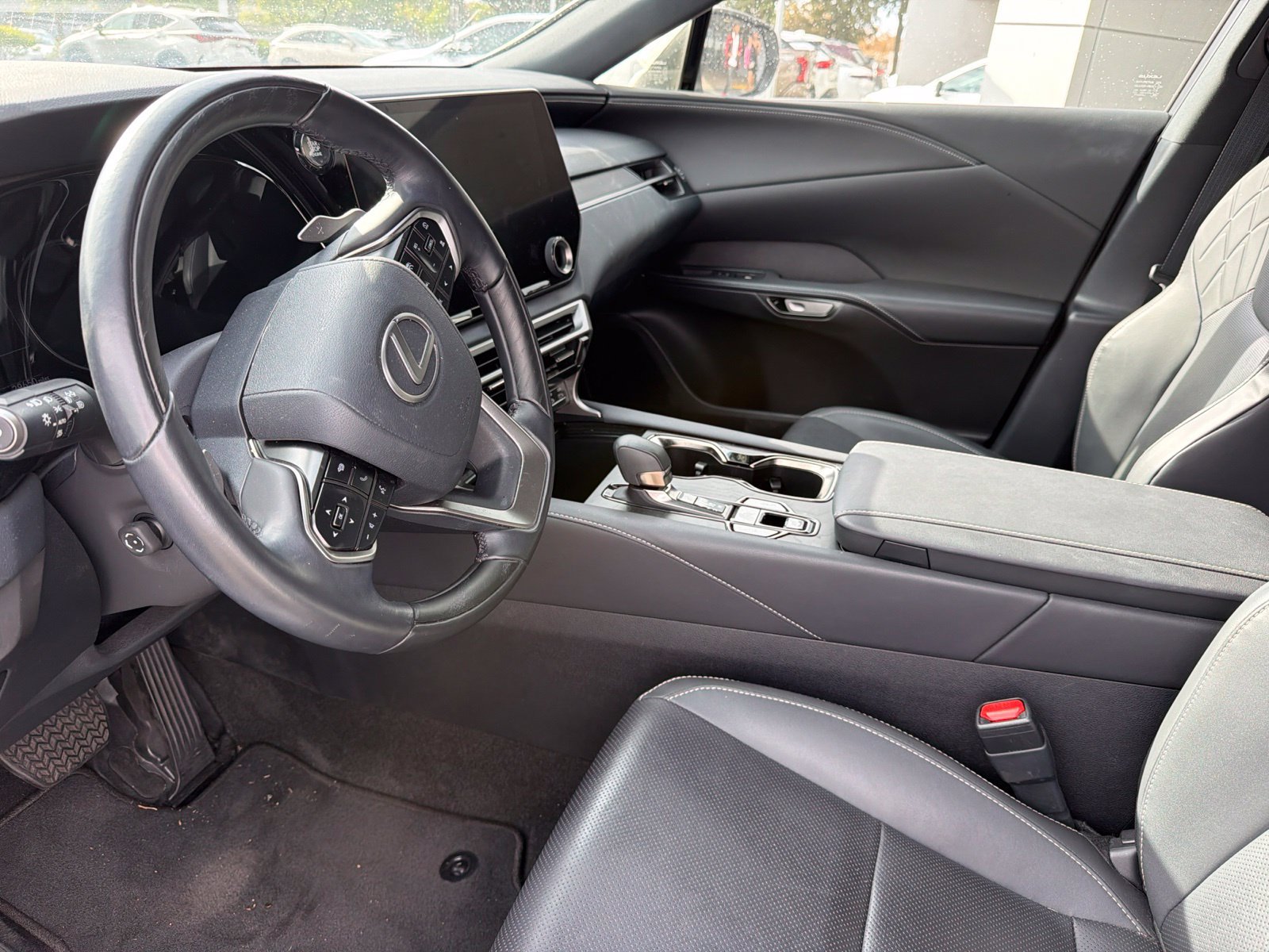 Used 2024 Lexus RX 350 Premium w/ Accessory Package (Z1) FWD image 4