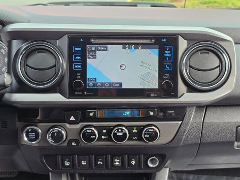 Used 2016 Toyota Tacoma TRD Off-Road w/ Premium & Technology Package image 18