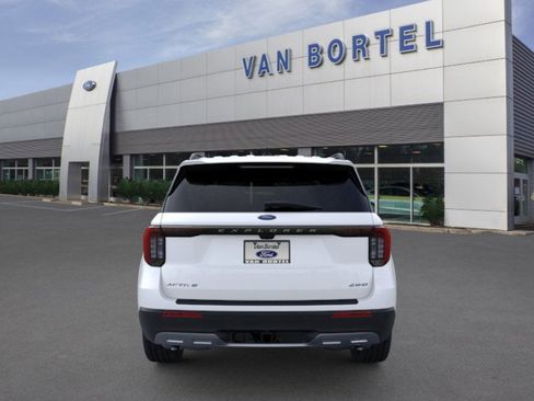Used 2026 Ford Explorer Active w/ Active Comfort Package AWD/4WD image 5