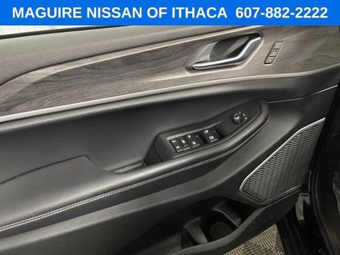 Used 2021 Jeep Grand Cherokee L Limited AWD/4WD image 30